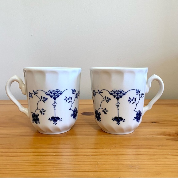 Vintage 90s Churchill Finlandia Mug Pair England